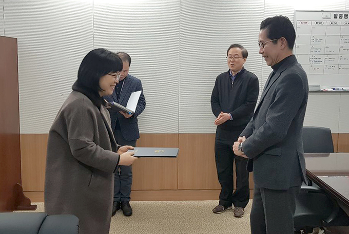 SKT, 이용자 보호 공로로 방통위원장 표창 수상